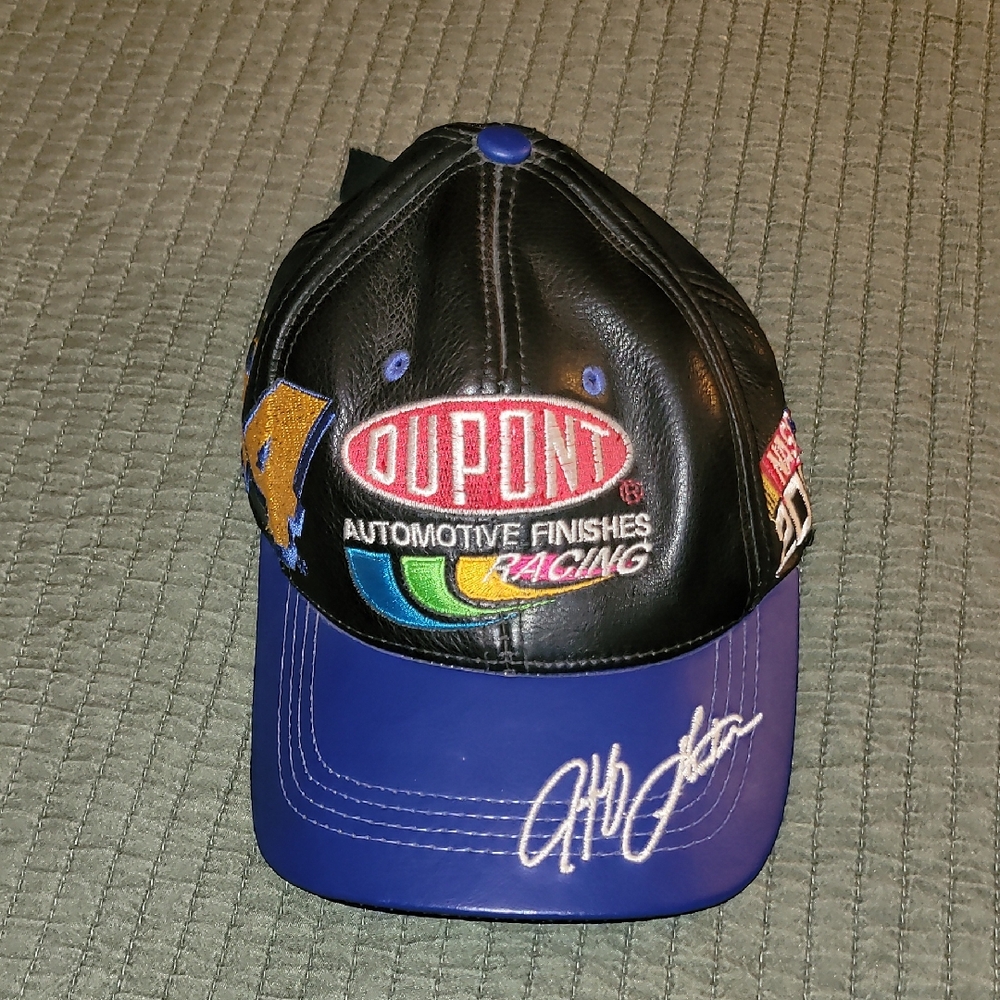 2000. Made In USA. Jeff Gordon. Car # 24. Genuine Leather. Strap Adjustment.